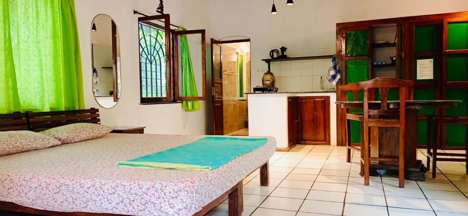 Gaia'S Garden Guest House Auroville Room photo